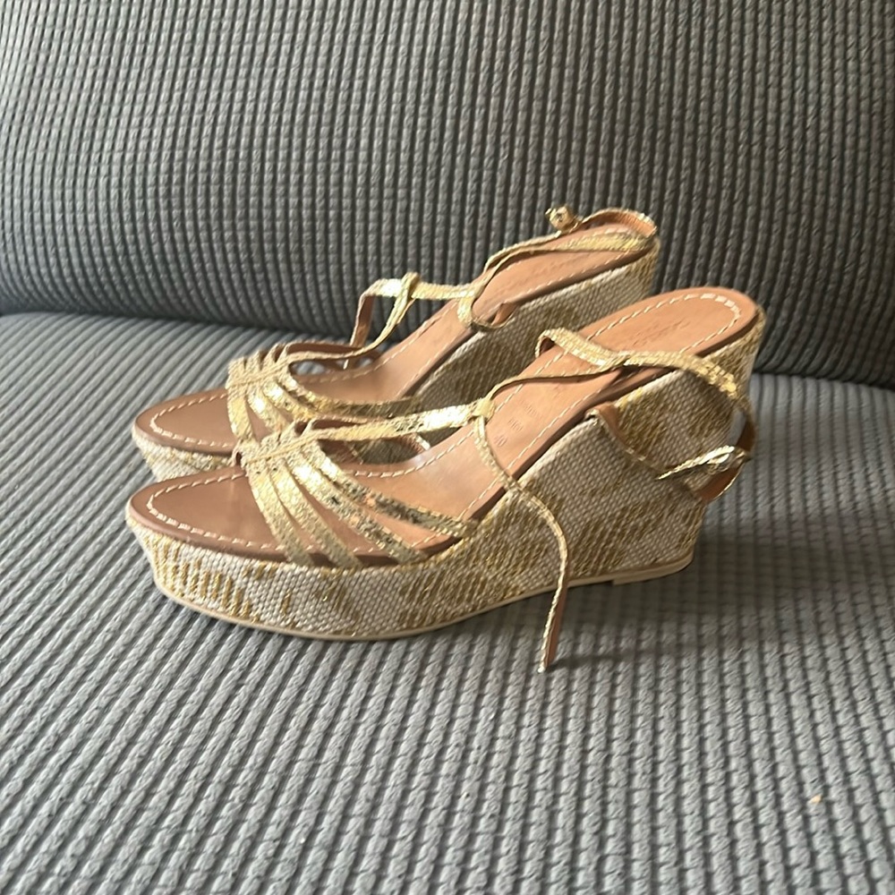 Carlo Pazolini wedge sandals size 40.